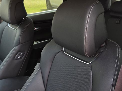 Used 2025 Genesis GV70 2.5T w/ Select Package image 21