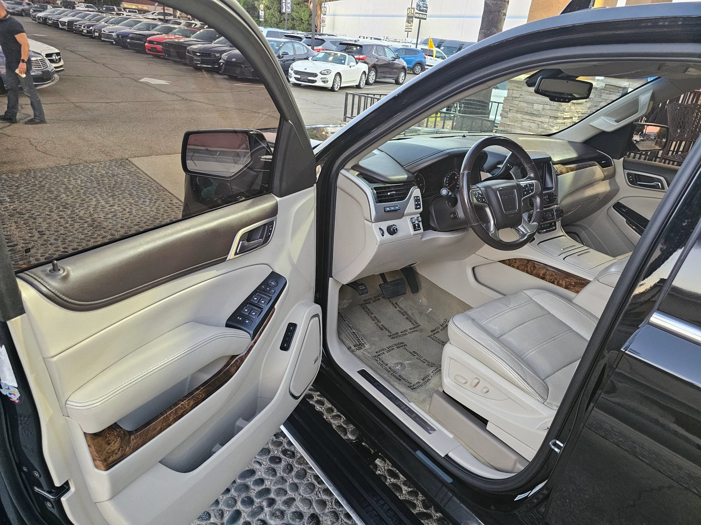 Used 2015 GMC Yukon Denali w/ Premium Package RWD image 9