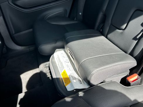 Used 2023 Volvo XC90 B6 Plus image 16