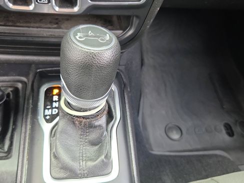 Used 2018 Jeep Wrangler Unlimited Sport S AWD/4WD image 21