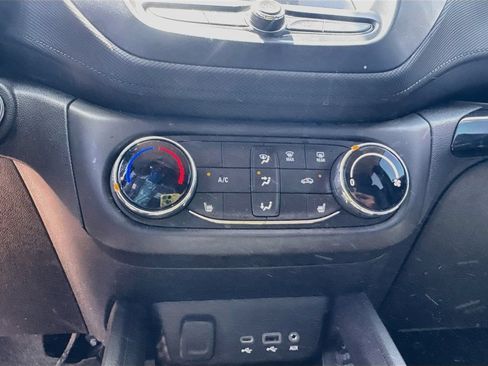 Used 2023 Chevrolet TrailBlazer LT FWD image 17