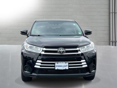 Used 2018 Toyota Highlander LE AWD/4WD image 2