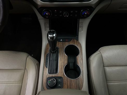 Used 2017 GMC Acadia Denali image 18