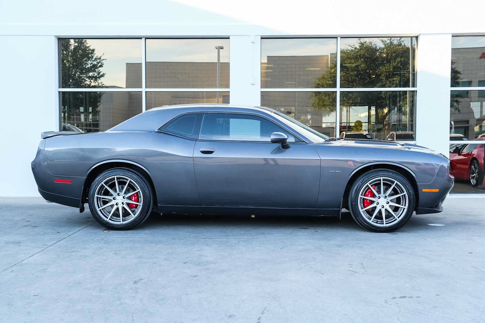 Used 2016 Dodge Challenger R/T w/ Driver Convenience Group RWD image 10