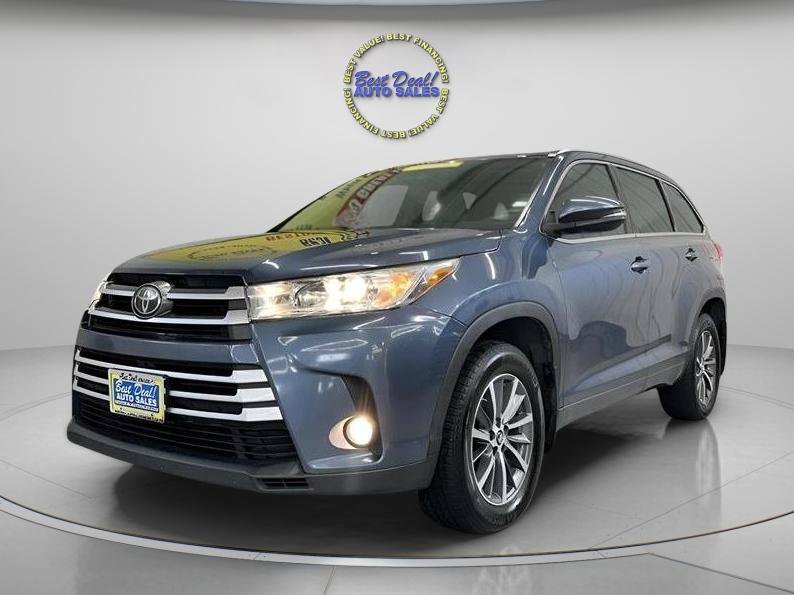 Used 2017 Toyota Highlander XLE AWD/4WD image 1