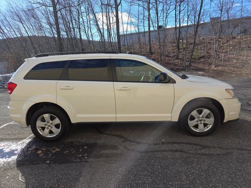 Used 2017 Dodge Journey SE AWD/4WD image 4
