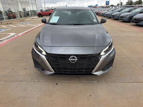 Used 2025 Nissan Altima 2.5 SV FWD image 8
