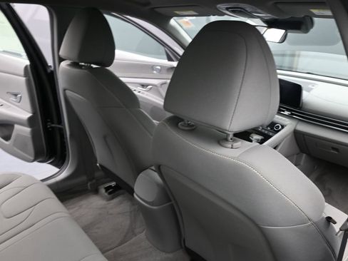 Used 2023 Hyundai Elantra SEL w/ Convenience Package image 11