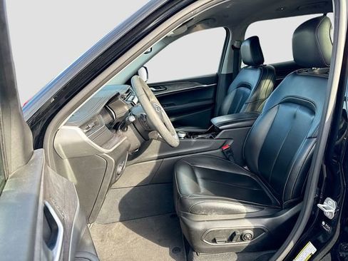 Used 2023 Jeep Grand Cherokee L Limited w/ Black Appearance Package image 23