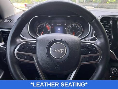 Used 2019 Jeep Cherokee Limited w/ Luxury Group AWD/4WD image 4