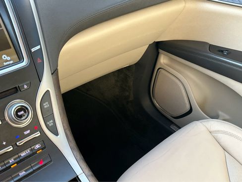 Used 2017 Lincoln MKX Select image 44