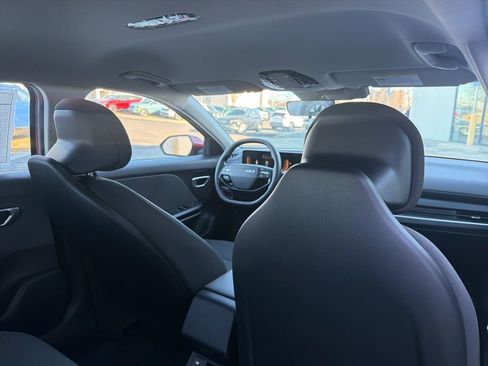 New 2025 Kia K4 LXS image 17