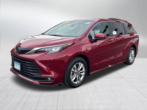 Certified 2026 Toyota Sienna XLE AWD/4WD image 3