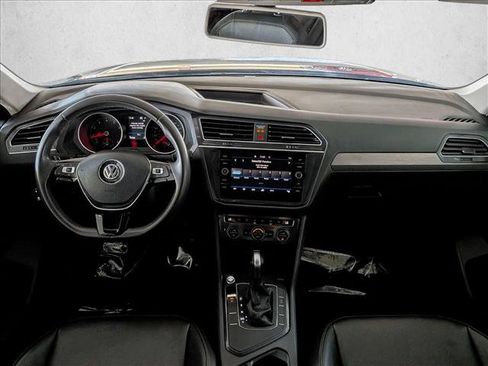 Used 2020 Volkswagen Tiguan SE FWD image 17