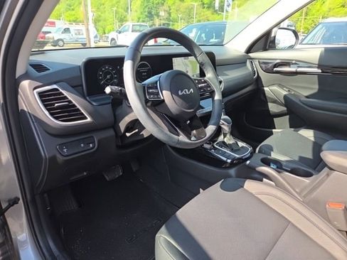 Used 2024 Kia Seltos EX AWD/4WD image 23