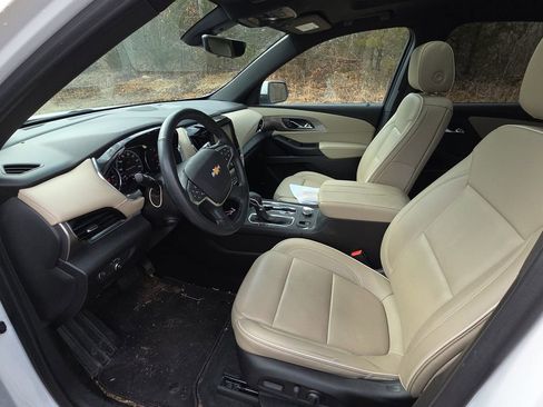 Used 2023 Chevrolet Traverse Premier image 8