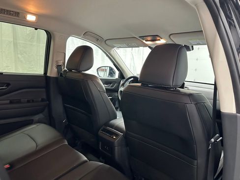 Used 2024 Nissan Pathfinder SL AWD/4WD image 51