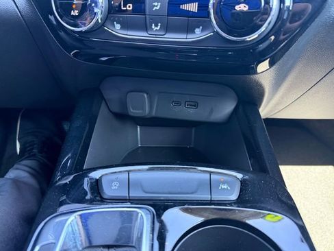 Used 2025 Chevrolet Trax LT w/ Driver Confidence Package FWD image 18