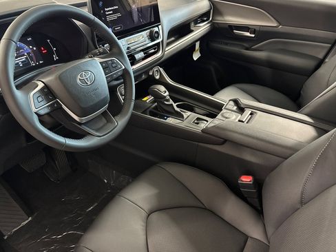 New 2026 Toyota Grand Highlander FWD image 10