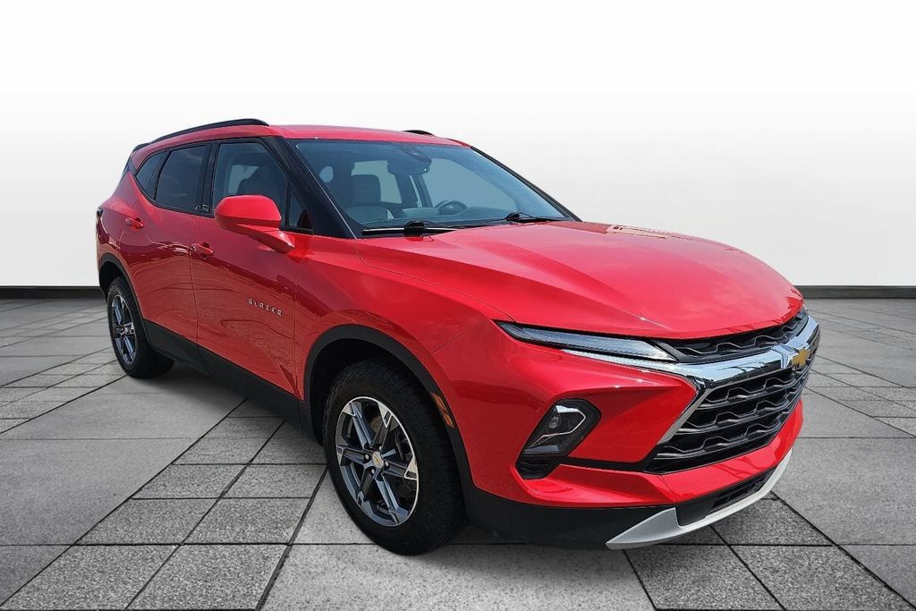 Used 2023 Chevrolet Blazer LT w/ Convenience Package FWD image 3