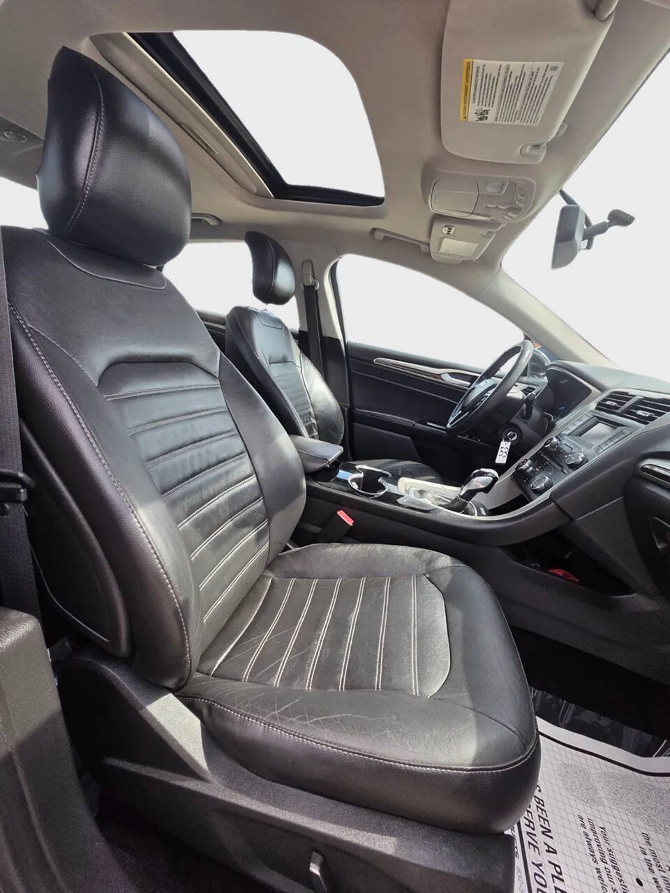 Used 2015 Ford Fusion SE w/ Equipment Group 202A FWD image 10
