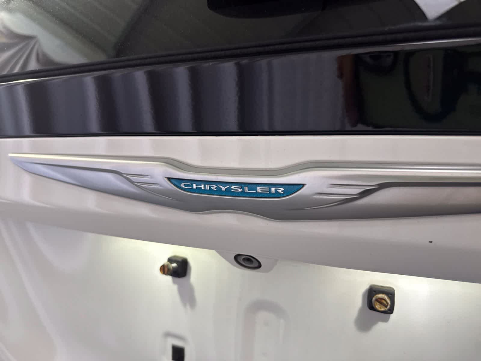 Used 2018 Chrysler Pacifica Limited w/ Advanced Safetytec Group FWD image 15
