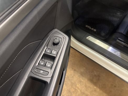 Used 2021 Volkswagen Atlas SEL Premium image 12