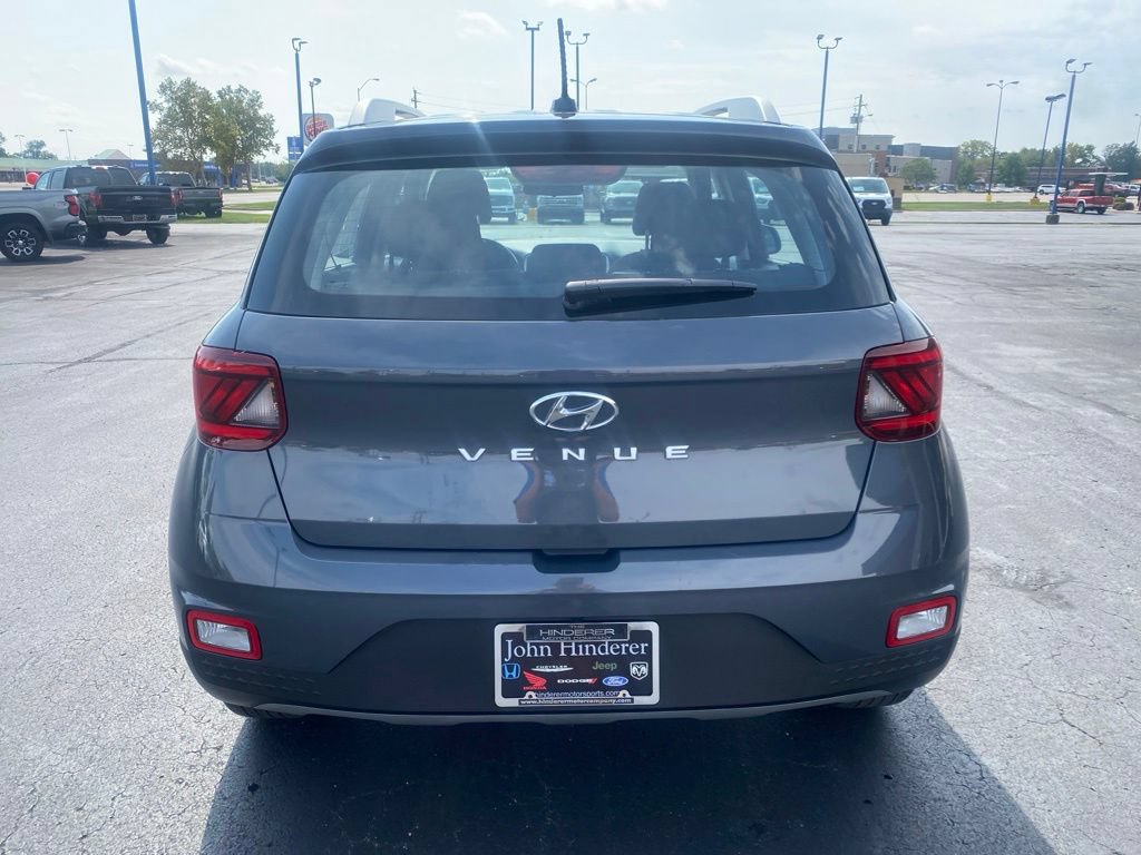 Used 2025 Hyundai Venue SEL FWD image 4