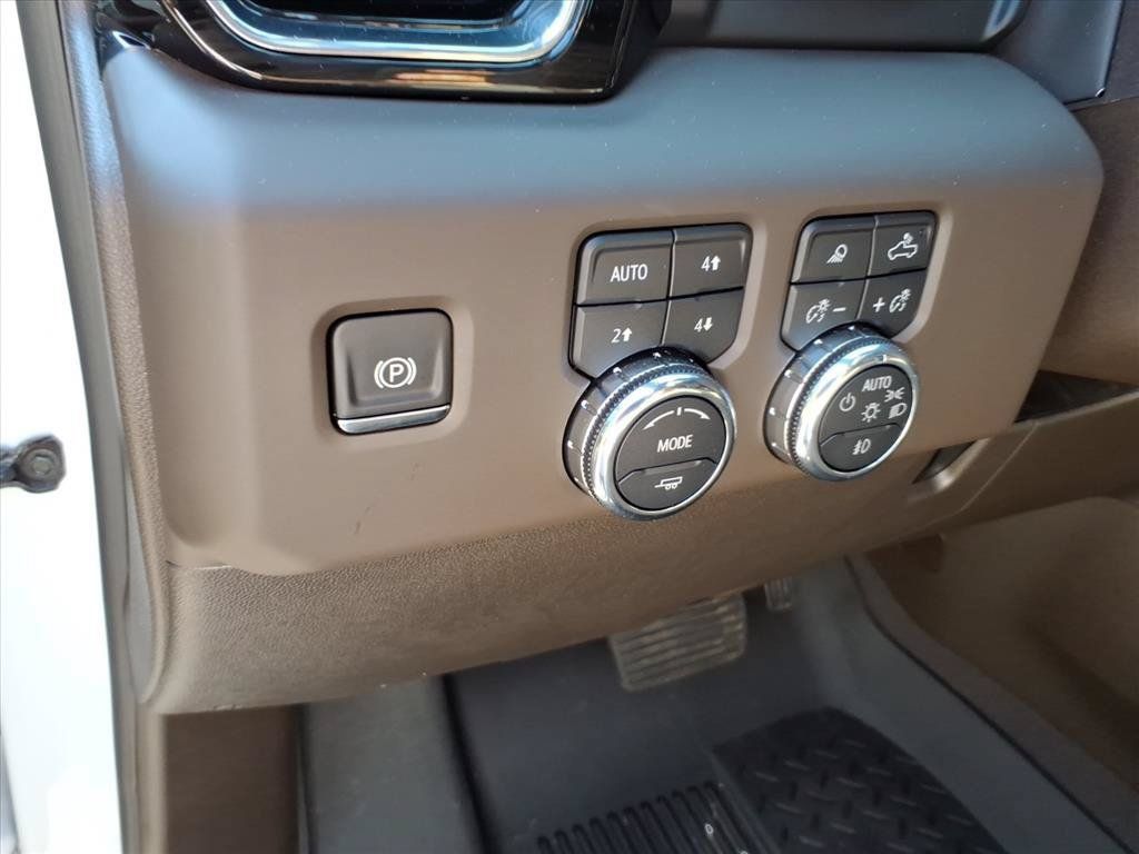 Used 2025 GMC Sierra 2500 Denali w/ Technology Package AWD/4WD image 26