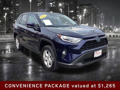 Used 2021 Toyota RAV4 XLE w/ Convenience Package image 4