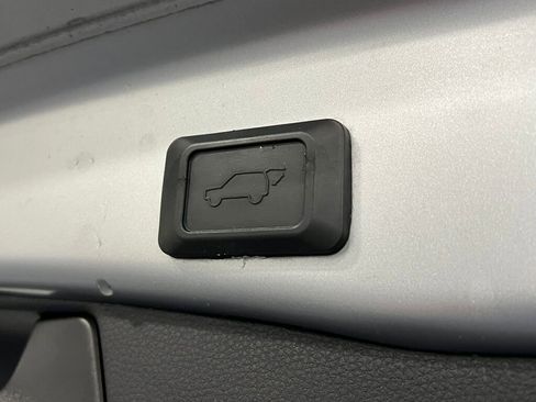 Used 2021 Toyota RAV4 XLE w/ Convenience Package image 17