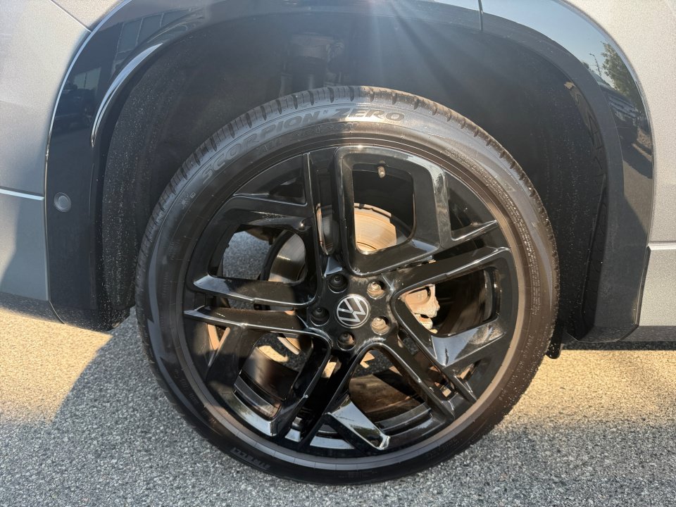 Certified 2026 Volkswagen Tiguan SE R-Line FWD image 23