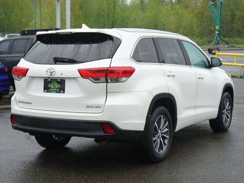 Used 2017 Toyota Highlander XLE AWD/4WD image 5