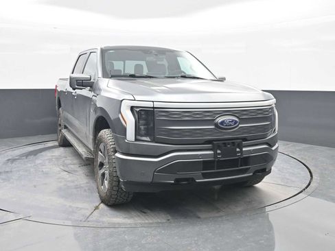 Used 2023 Ford F150 Lightning Lariat image 2