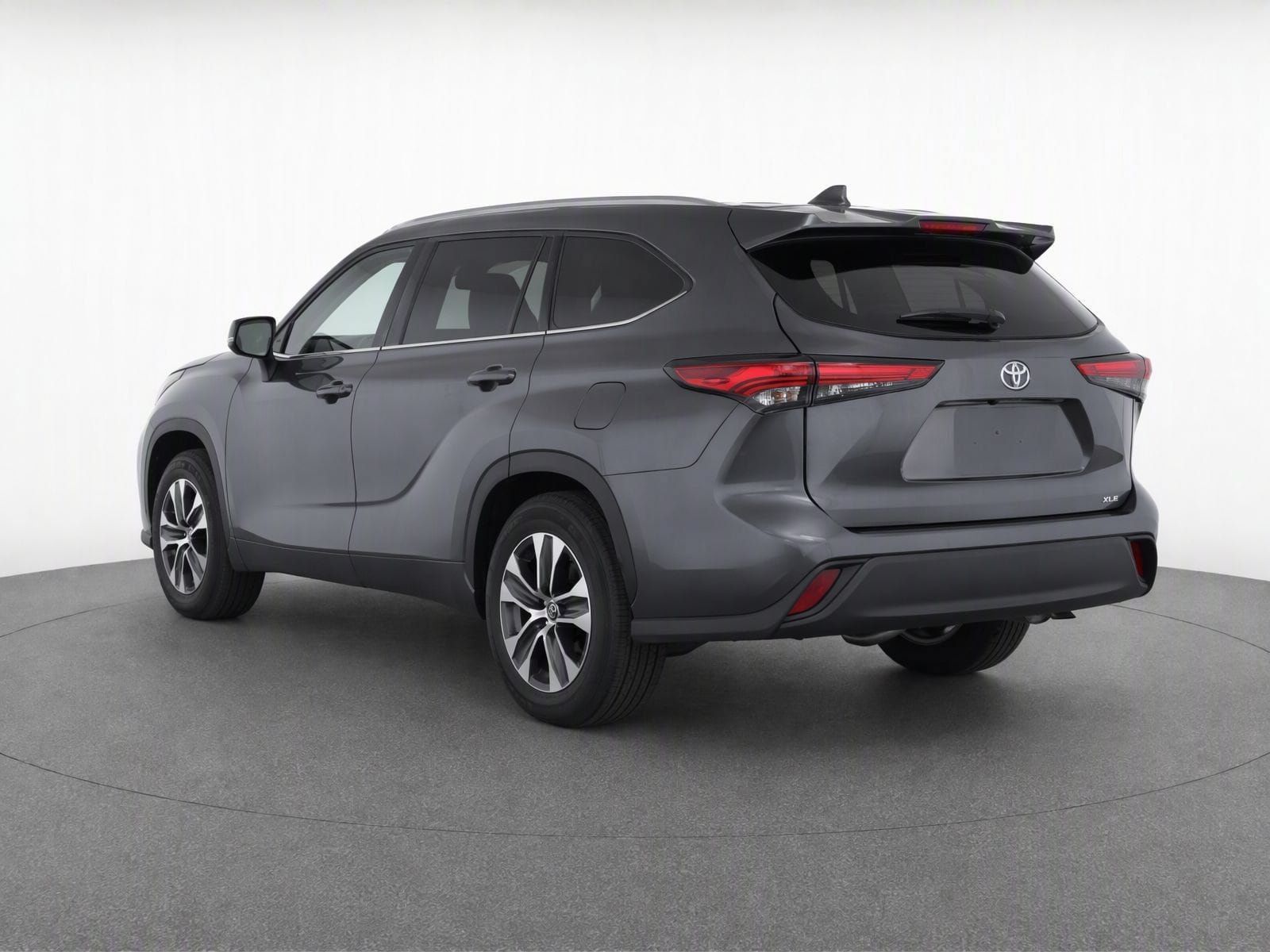 Used 2023 Toyota Highlander XLE FWD image 4