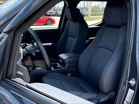 Used 2025 Toyota Tacoma SR image 8