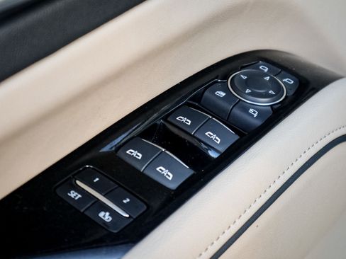 Used 2024 Cadillac Escalade Premium Luxury image 15