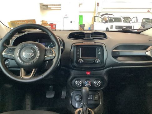 Used 2017 Jeep Renegade Latitude AWD/4WD image 11