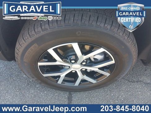 Used 2025 Jeep Grand Cherokee Limited image 31