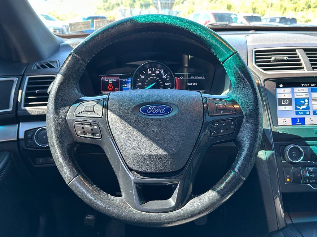 Used 2017 Ford Explorer XLT w/ Equipment Group 202A AWD/4WD image 9