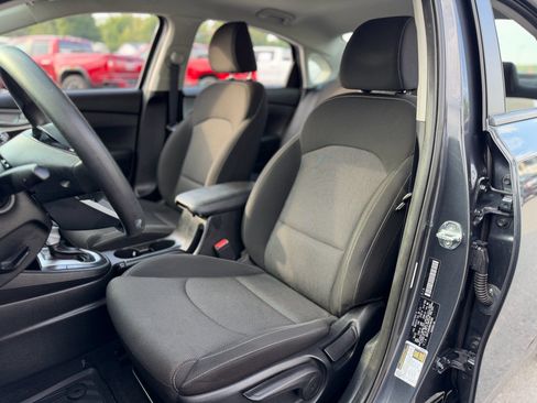 Used 2022 Kia Forte LXS w/ LXS Technology Package FWD image 23