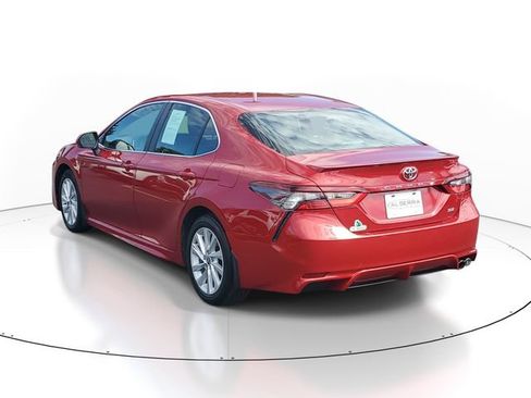 Used 2022 Toyota Camry SE FWD image 3