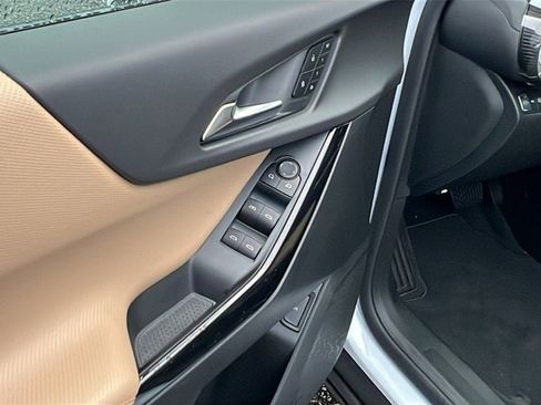 New 2026 Chevrolet Equinox ACTIV w/ Convenience Package III image 11