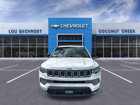 Used 2023 Jeep Compass Sport image 3