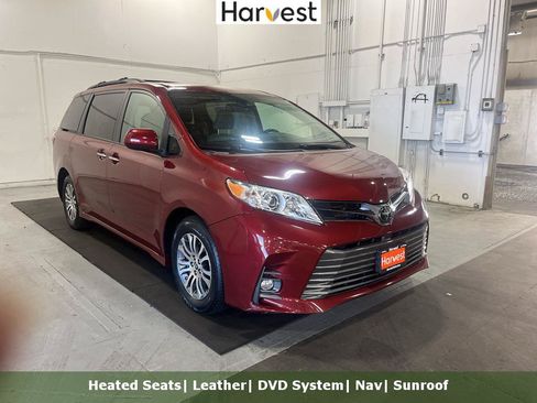 Used 2020 Toyota Sienna XLE Premium w/ Carpet Mat Package FWD image 1