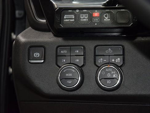 Used 2025 Chevrolet Silverado 1500 RST image 35