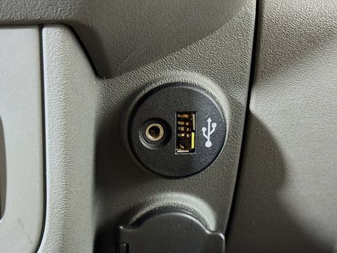 Used 2021 Nissan Frontier SV w/ Midnight Edition Floor Mats RWD image 17