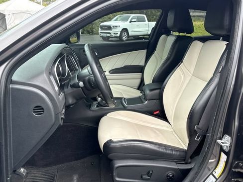 Used 2017 Dodge Charger SXT w/ Plus Group RWD image 17