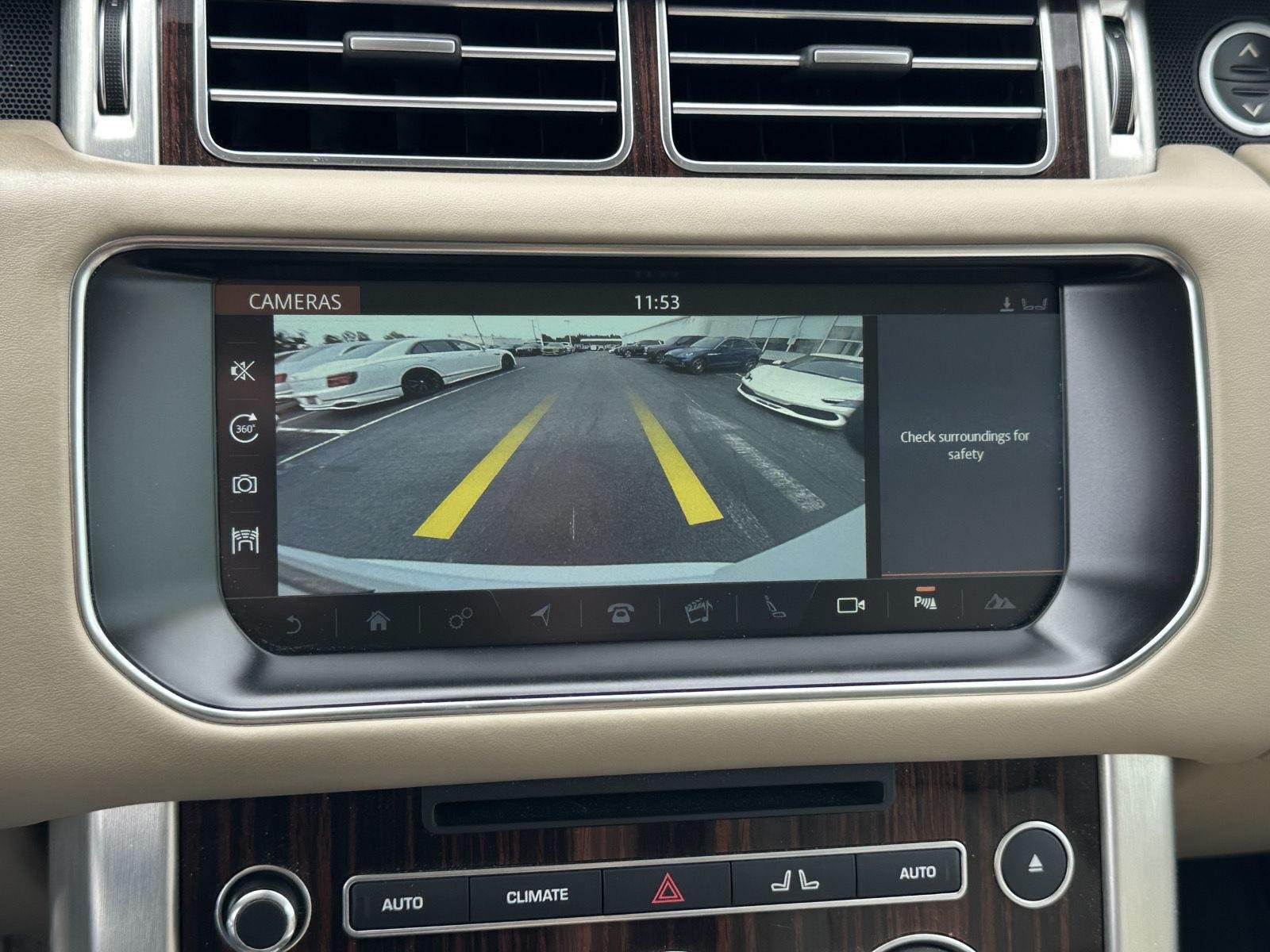 Used 2017 Land Rover Range Rover Supercharged AWD/4WD image 32