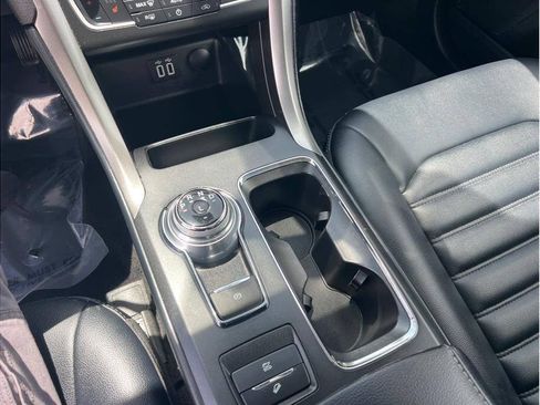 Used 2019 Ford Fusion SEL FWD image 25